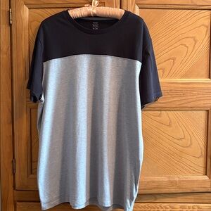 Old Navy Men's Navy and Gray Block Tee